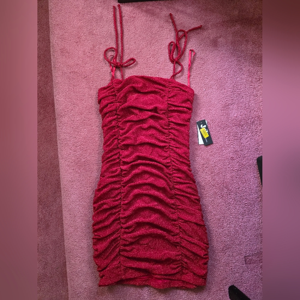 Elegant Red Ruched Dress - LG